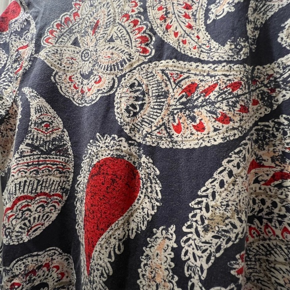 *3 for $15* Paisley print short sleeve Motherhood Maternity shirt. Size M - Picture 4 of 7